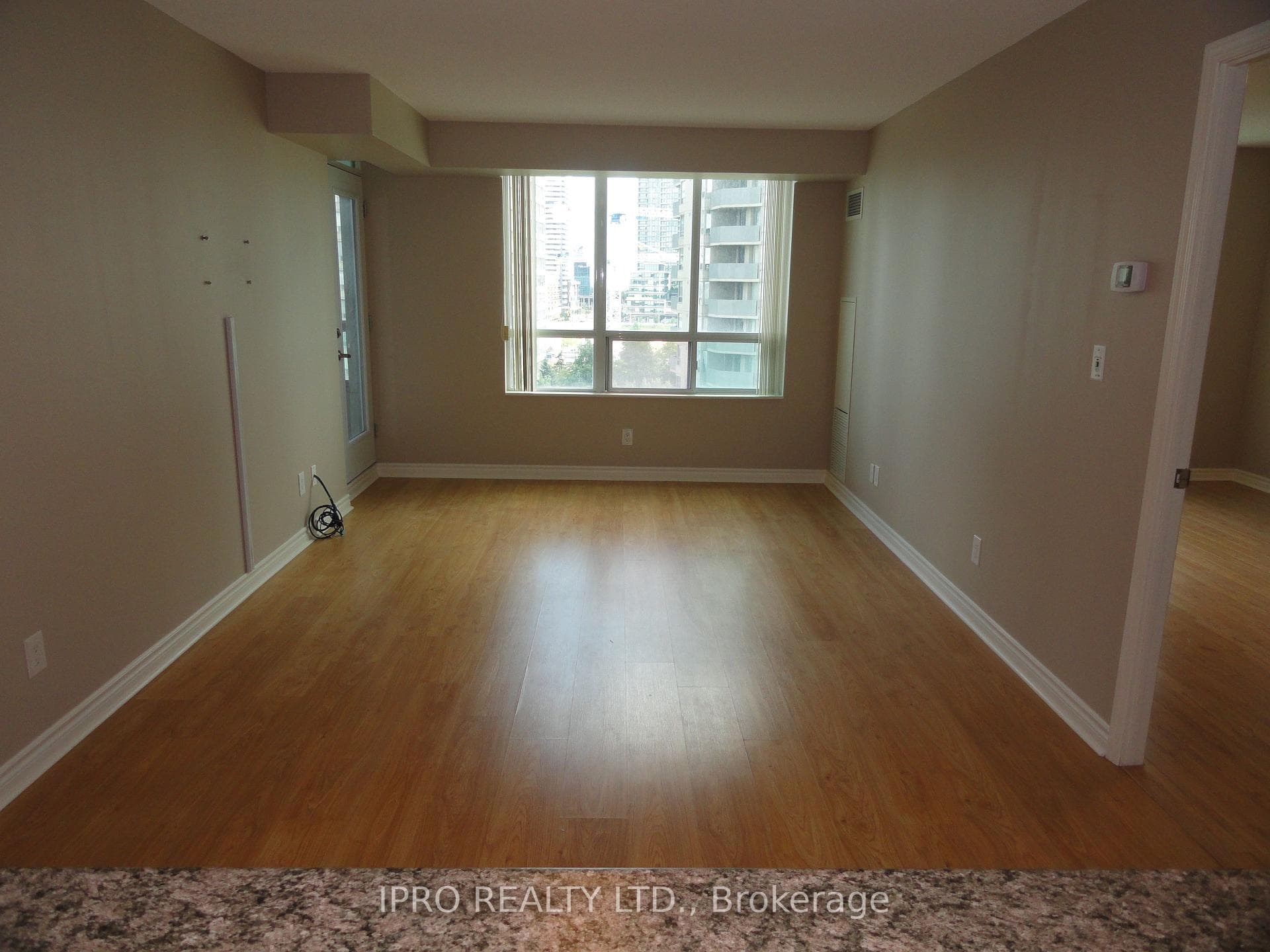 335 Rathburn Road Unit 808 photo 13