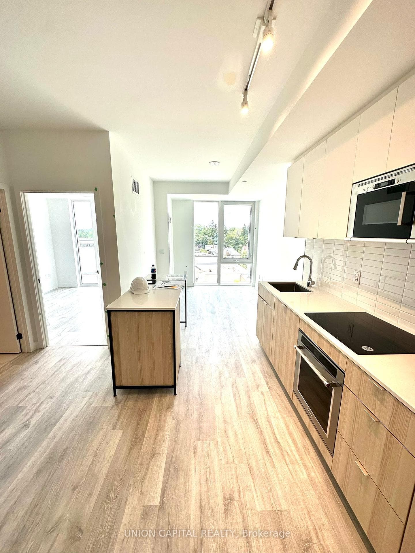 215 Lakeshore Road Unit 523 photo 17