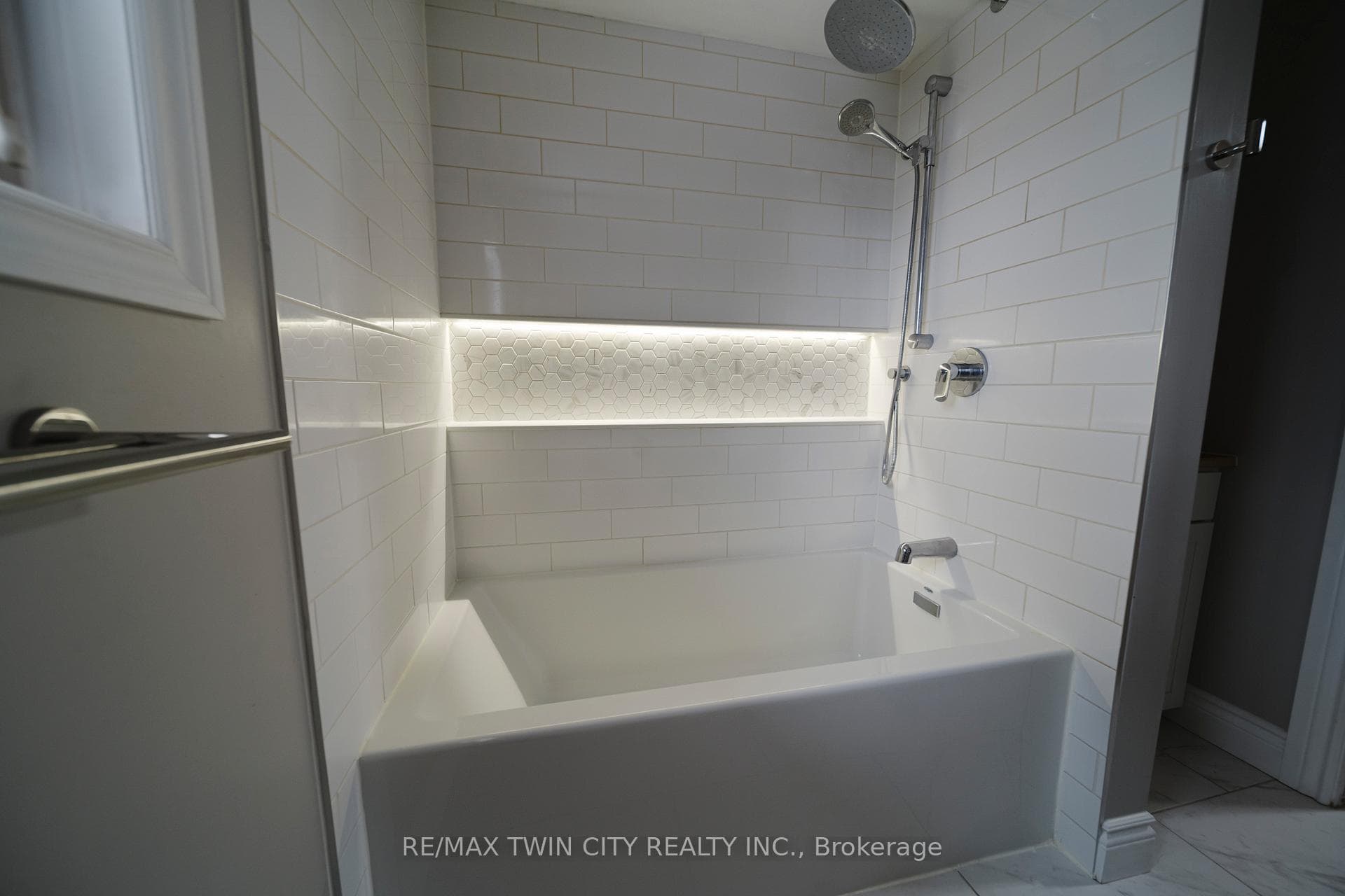 7 Campbell Place photo 31