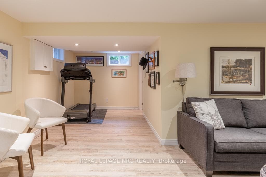 22 Butler Crescent photo 37