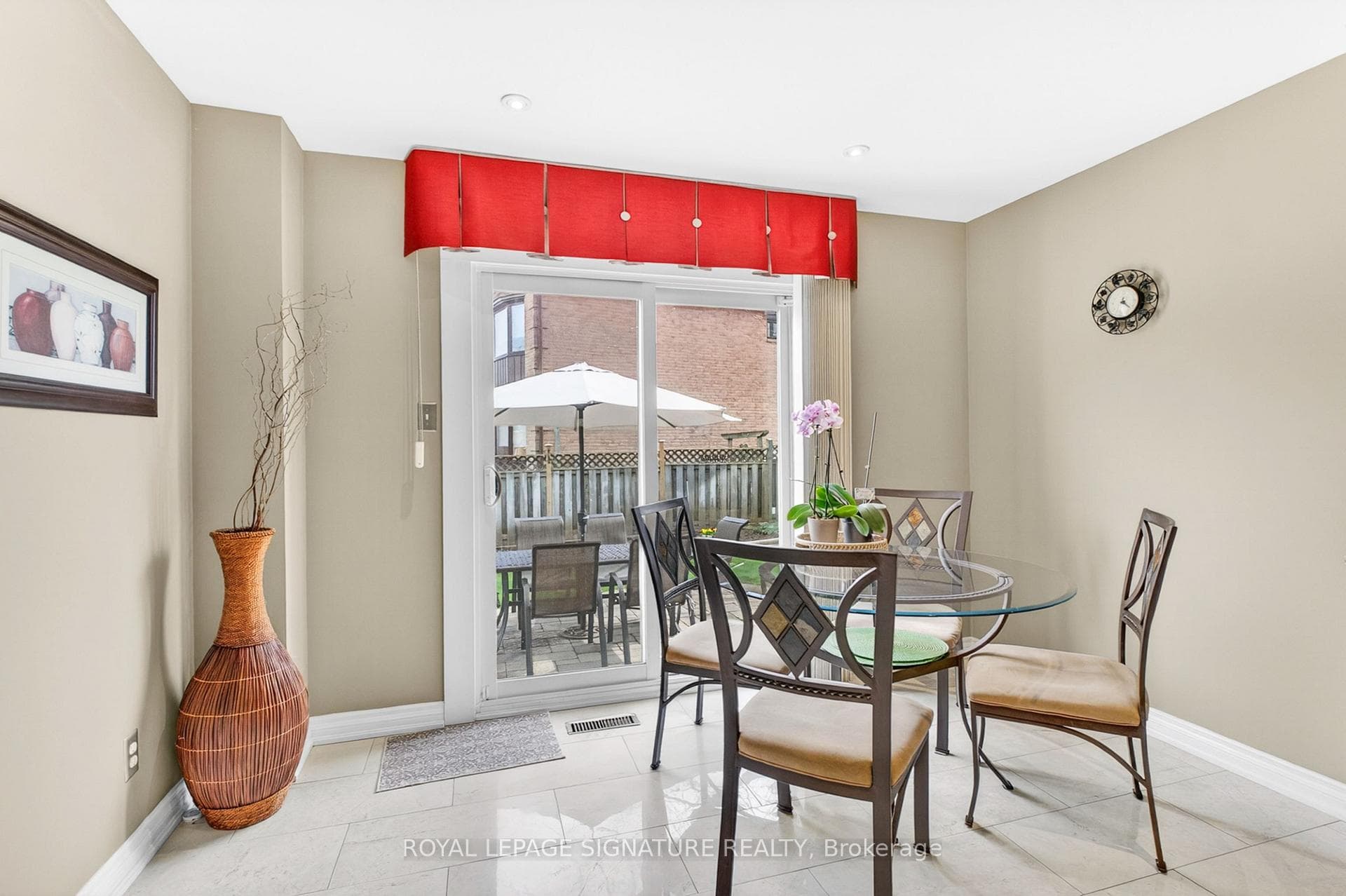 566 Huntington Ridge Drive photo 11