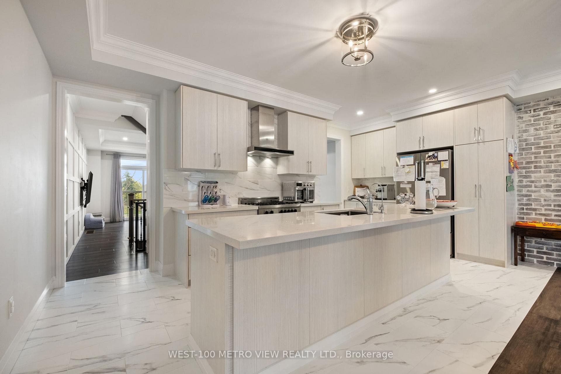 499 Dundas Street photo 11