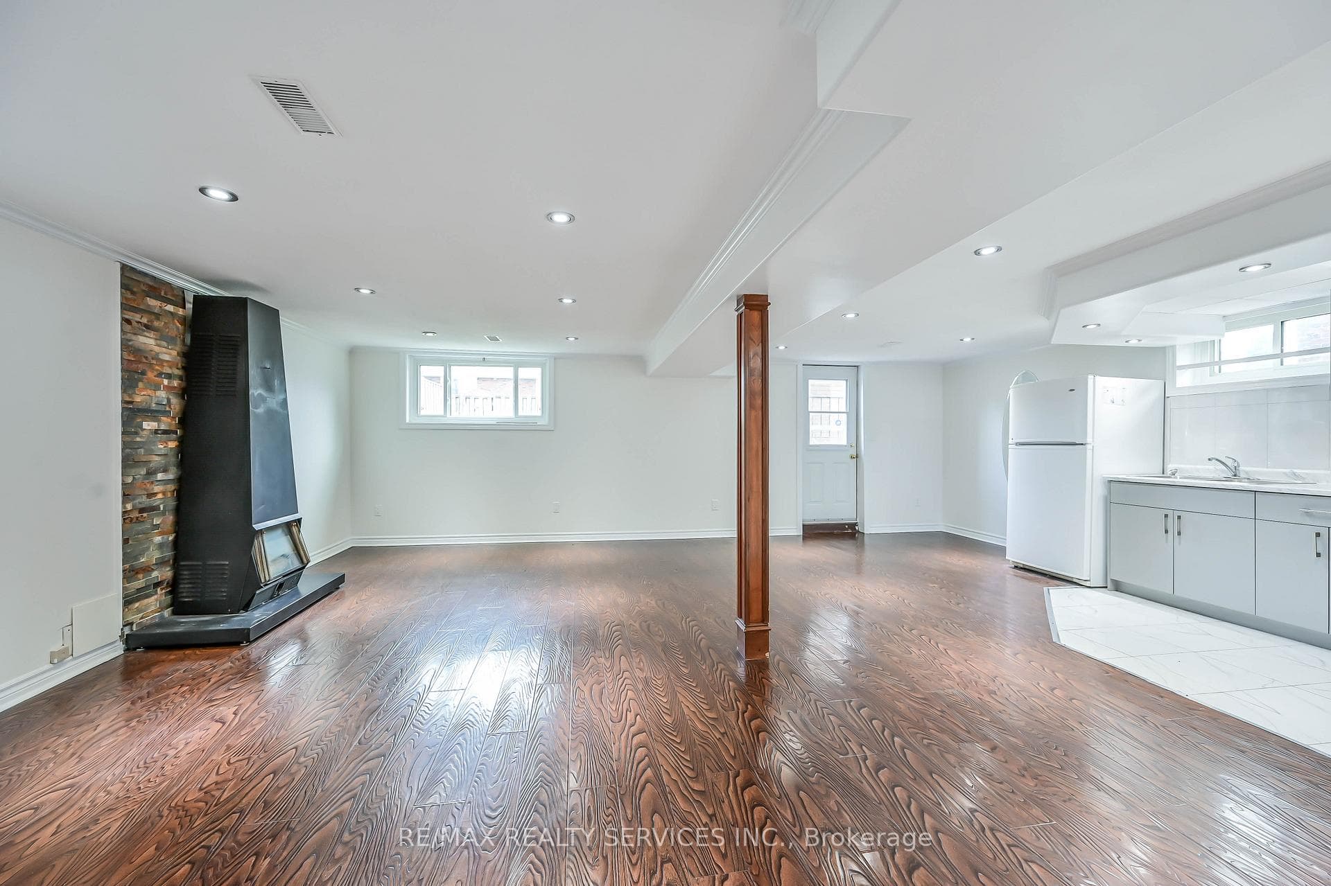 10 Windrush Crescent photo 35