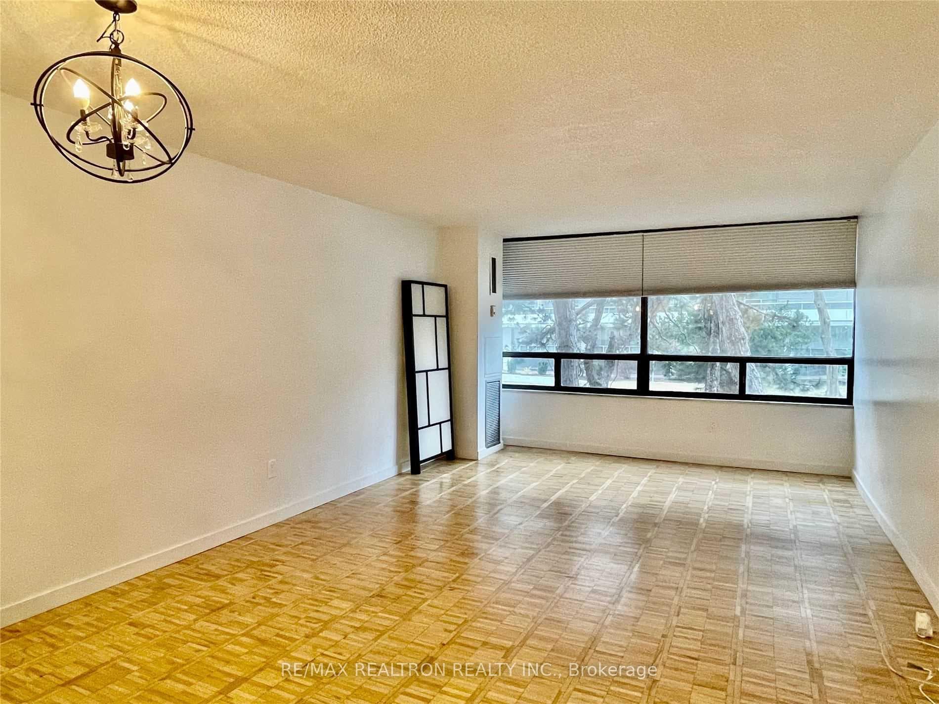 22 Shallmar Boulevard Unit 206 photo 4