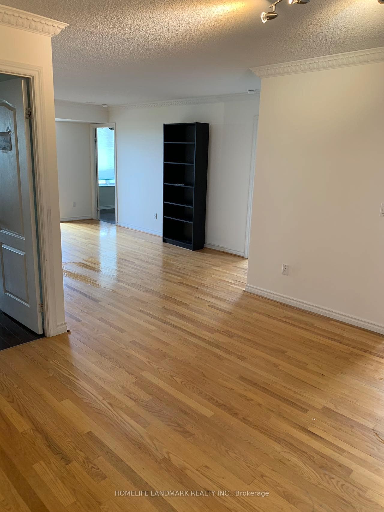 18 Sommerset Way Unit 1603 photo 6