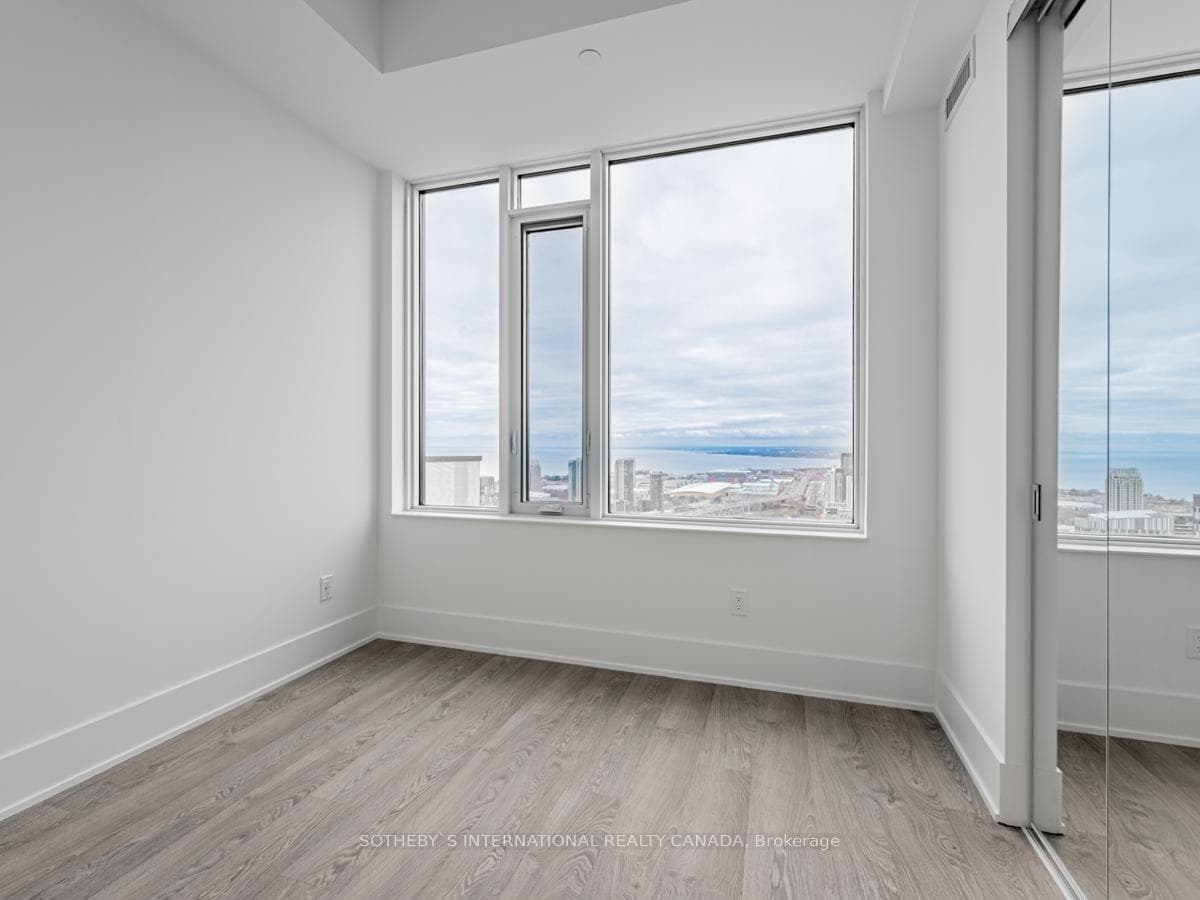 470 Front Street Unit GPH15 photo 21