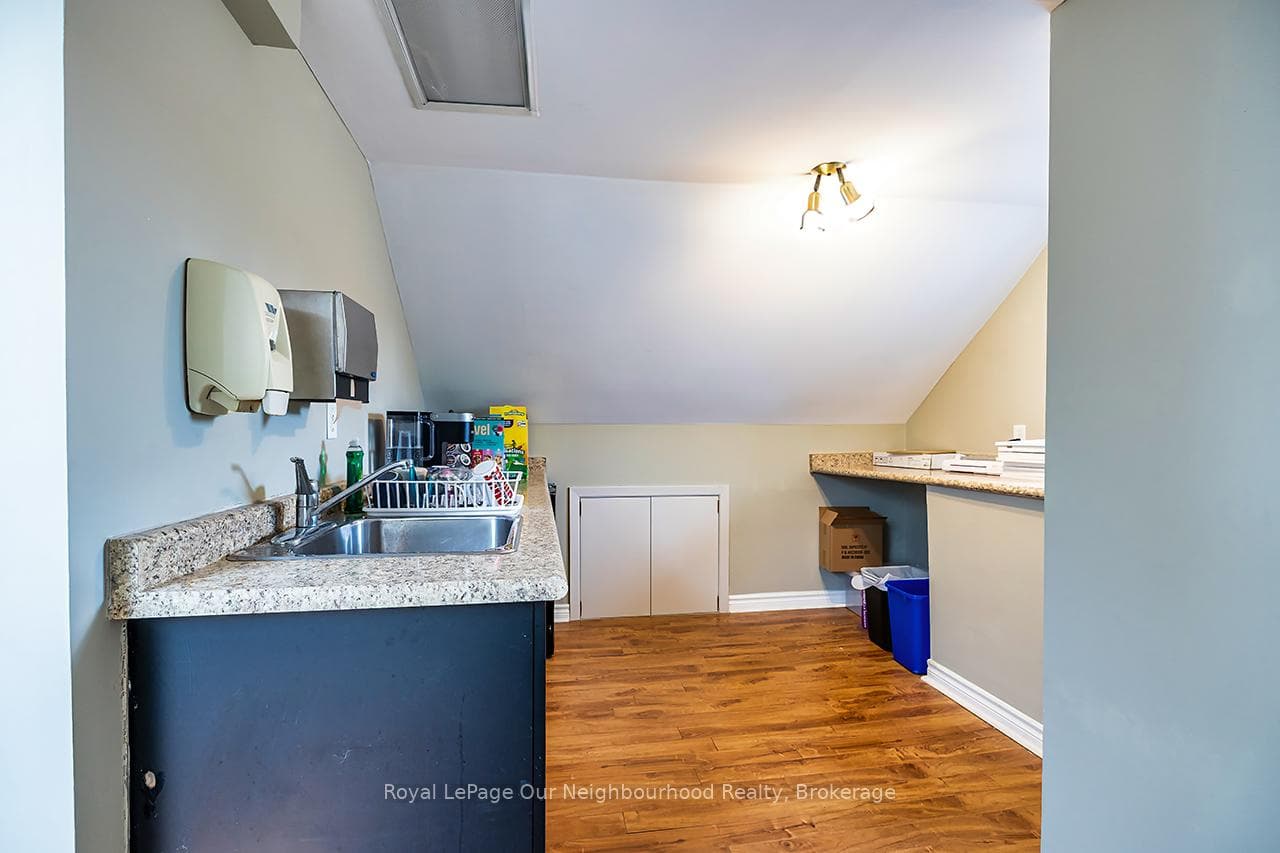 71 Albert Street photo 46