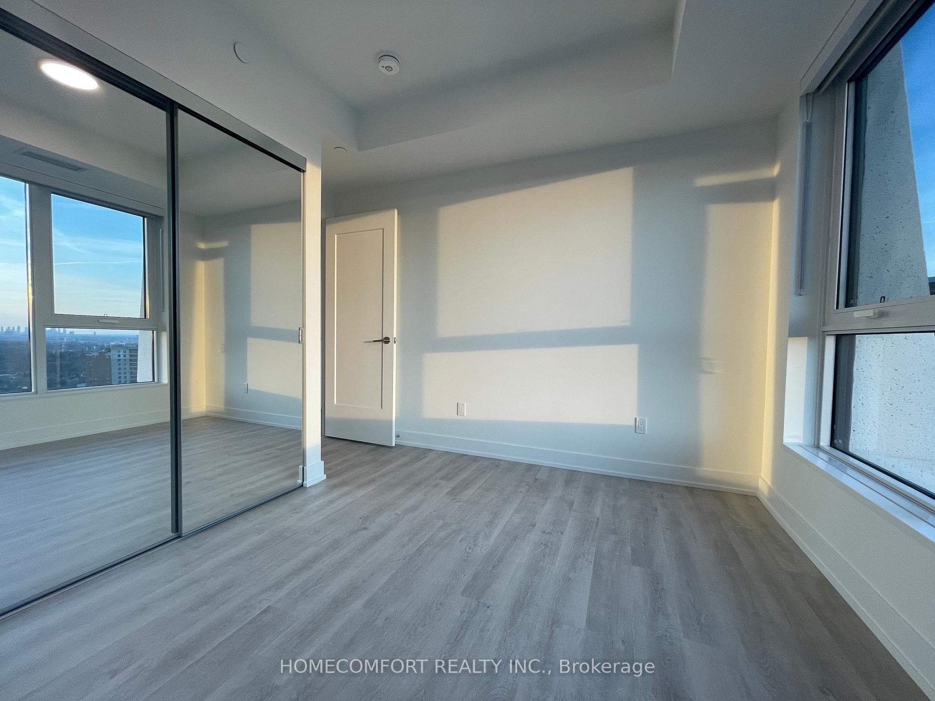 60 CENTRAL PARK ROAD Way Unit 2512 photo 32