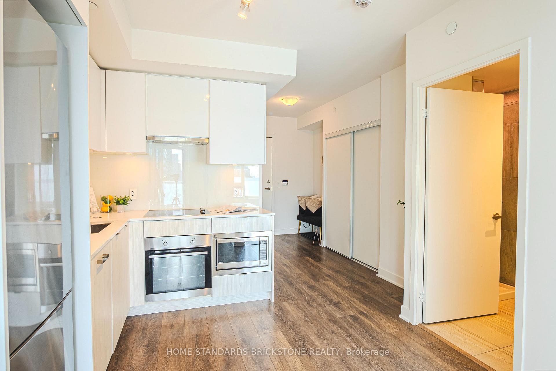 195 Redpath Avenue Unit 1706 photo 4