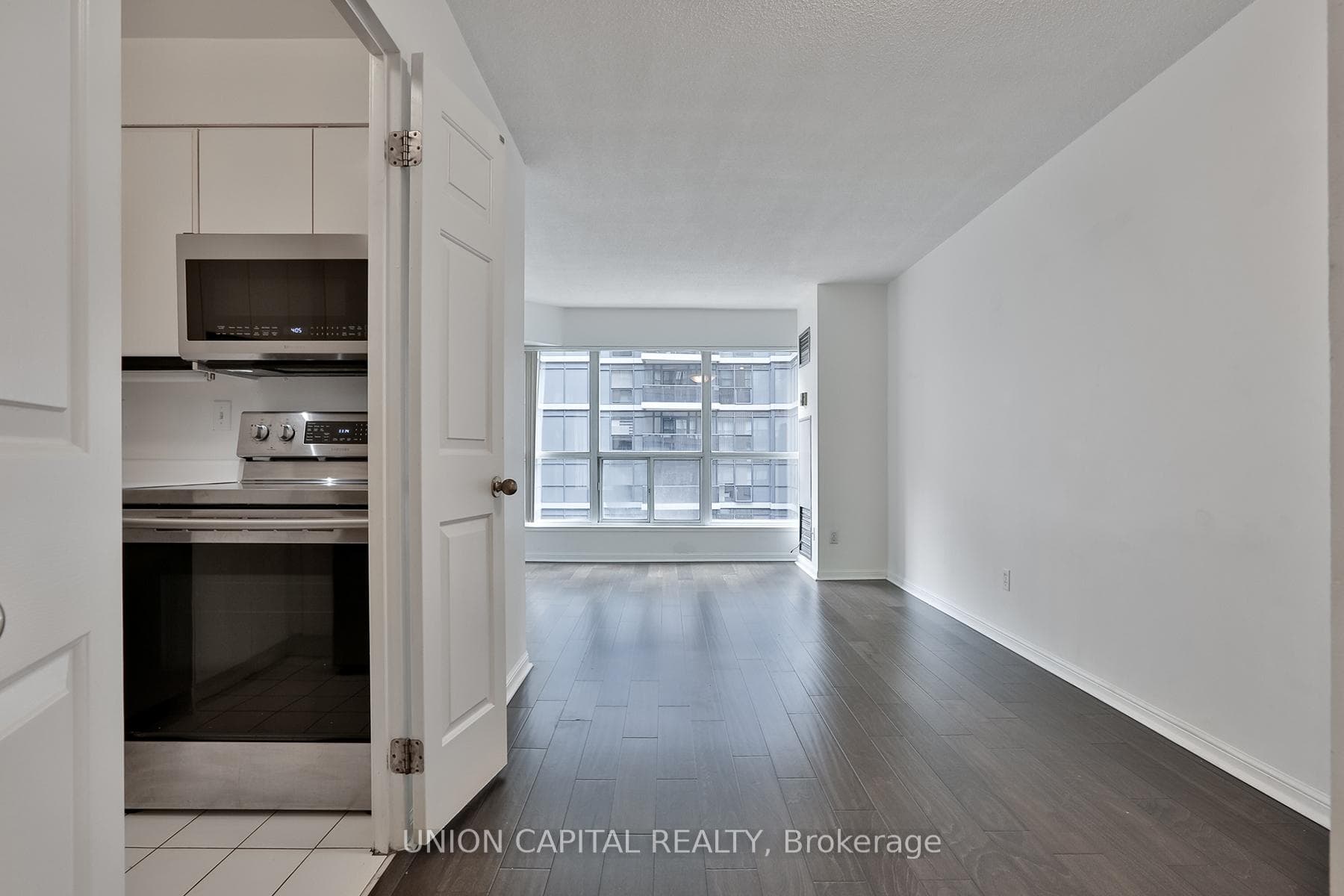 7 Carlton Street Unit 602 photo 5