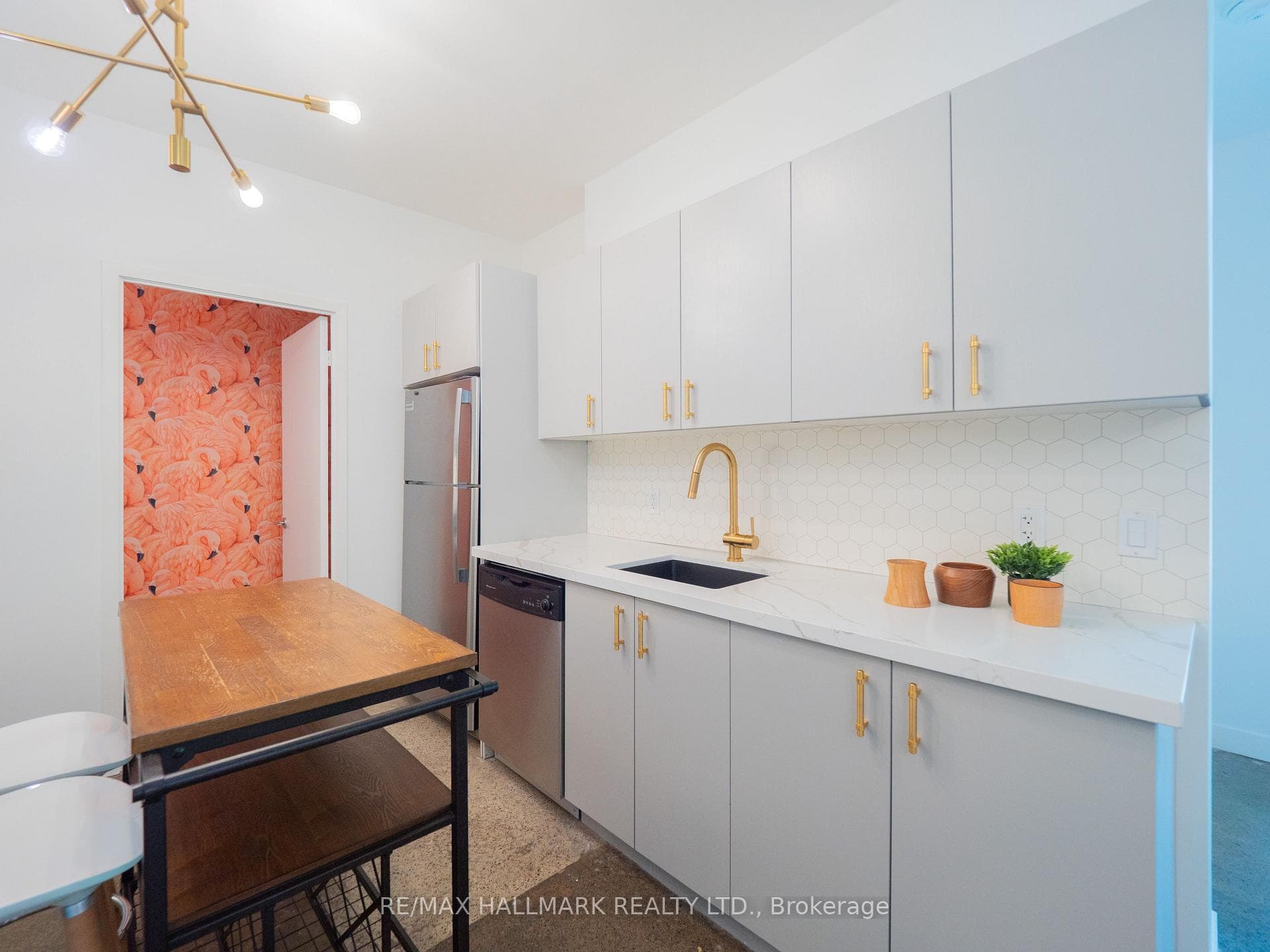 201 Carlaw Avenue Unit 112 photo 19