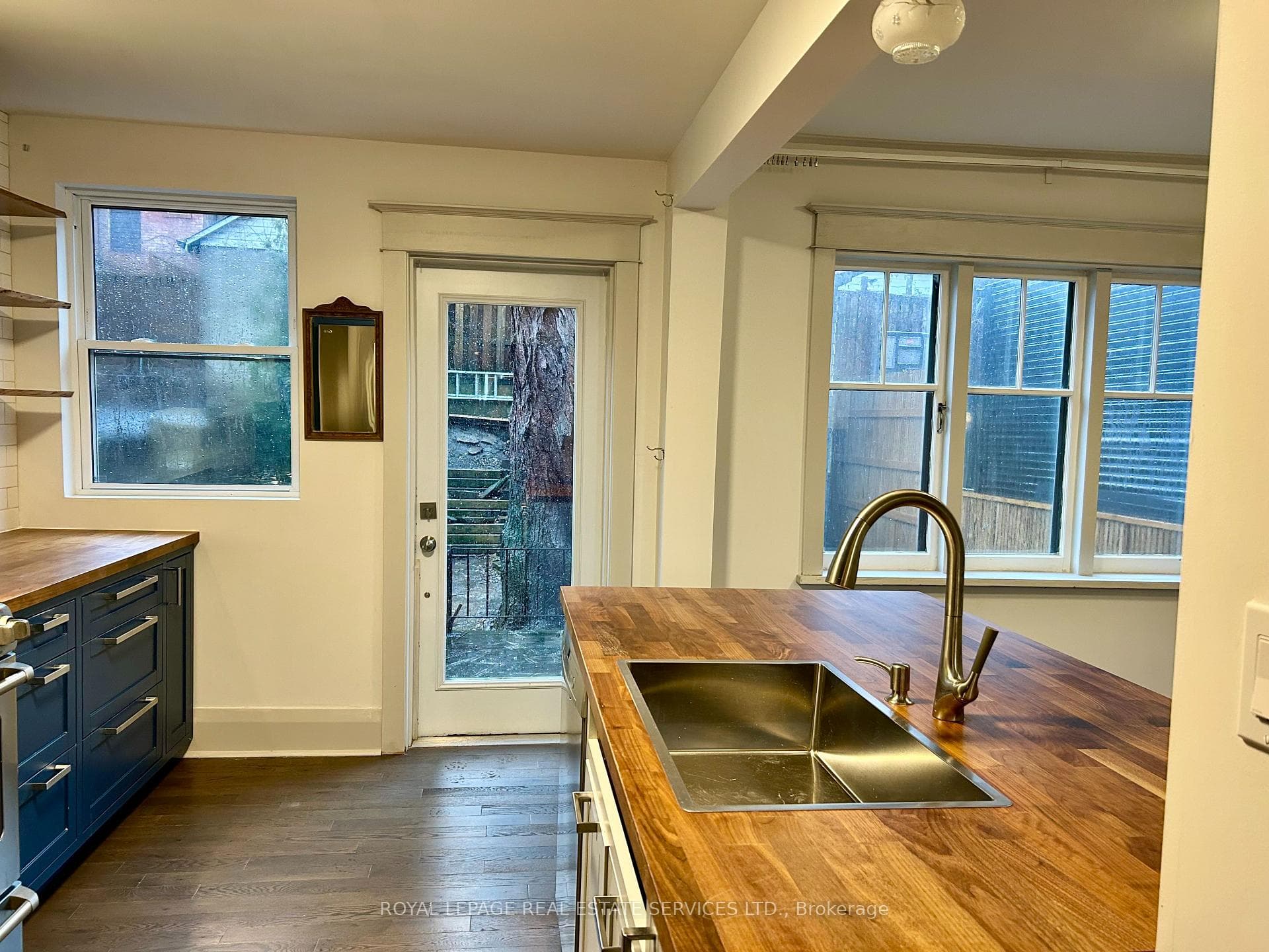 21 Claude Avenue photo 13