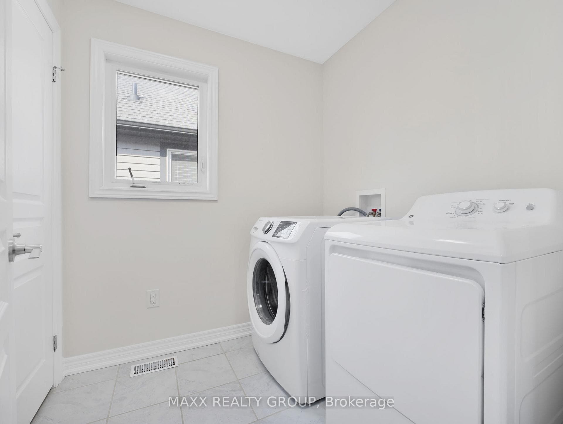 9354 Shoveller Drive photo 43