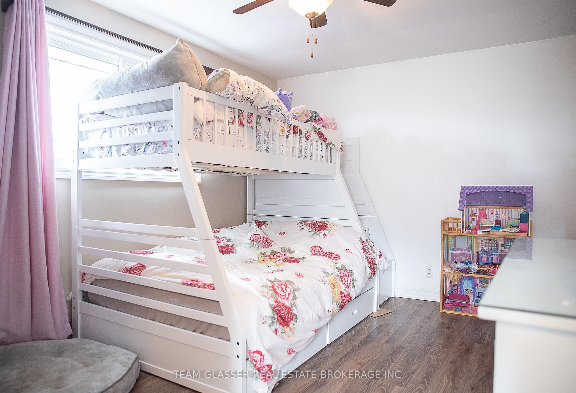 28 PARKVIEW Heights photo 21