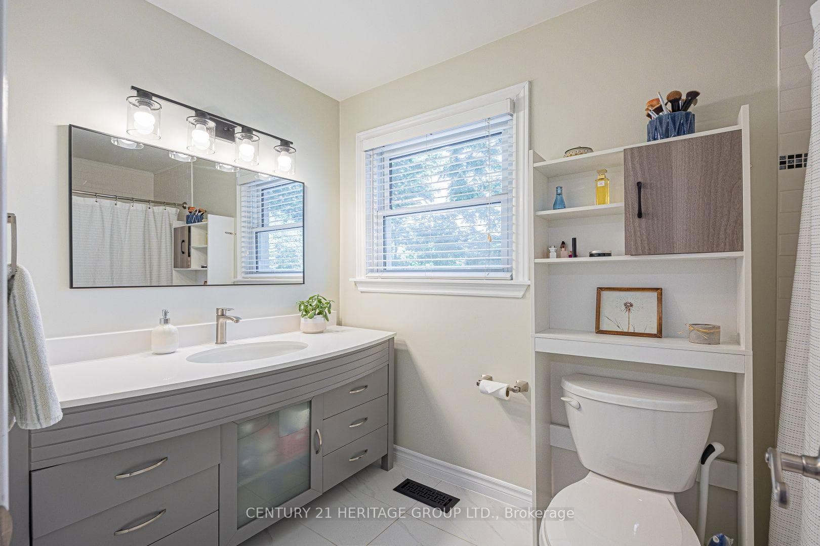 380 Selby Crescent photo 22