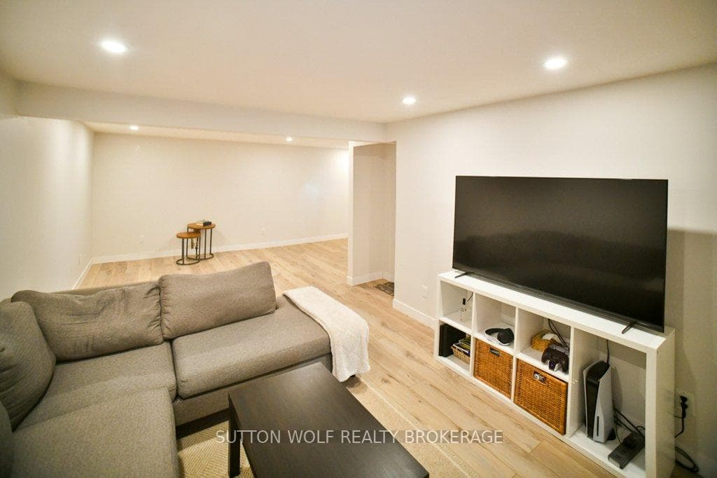 328 Burns Street photo 17