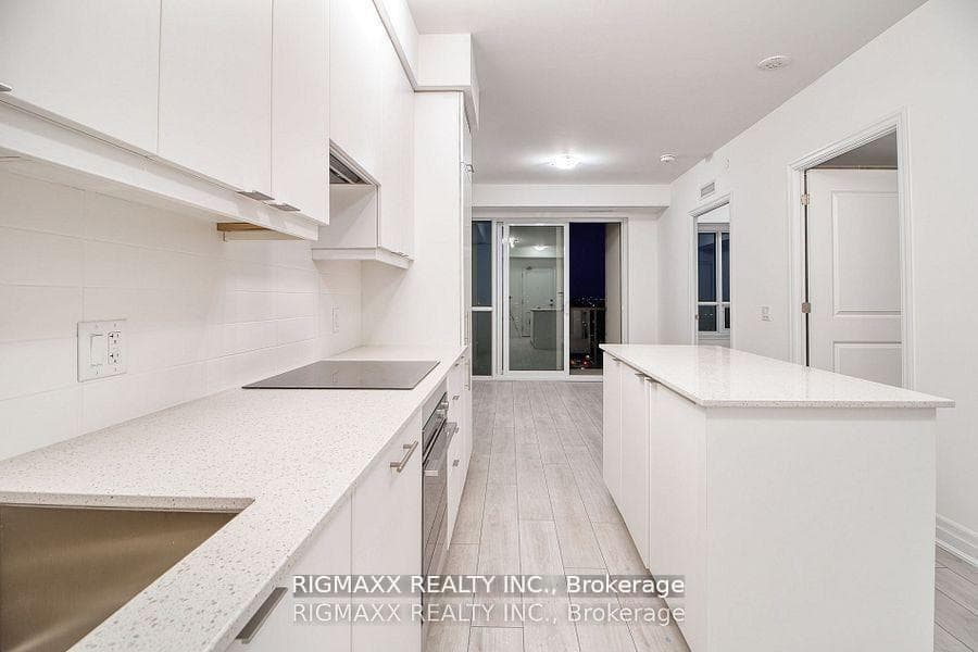 30 Elm Drive Unit 1811 photo 2