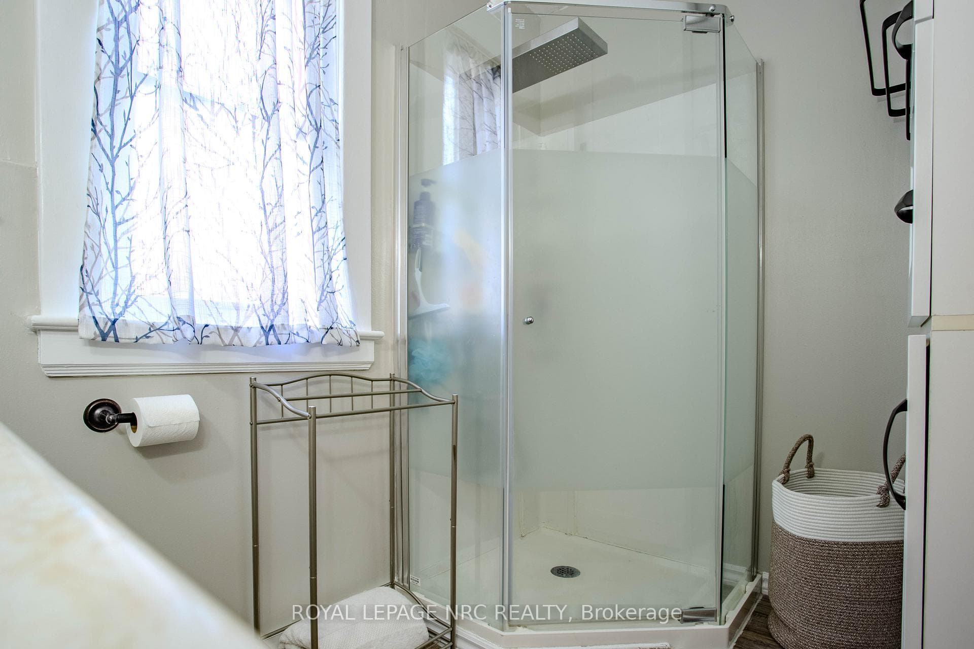 51 Phipps Street photo 24