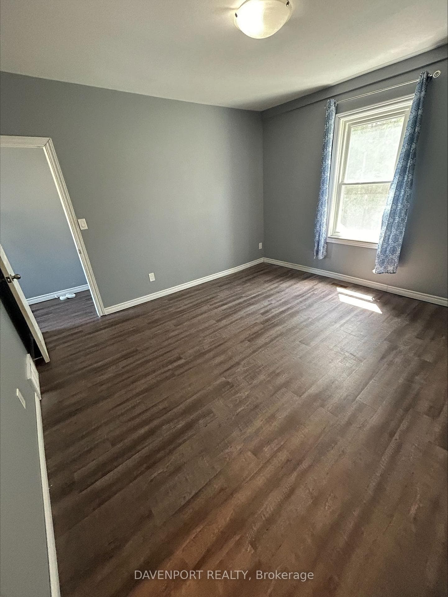 583 Canterbury Street photo 6