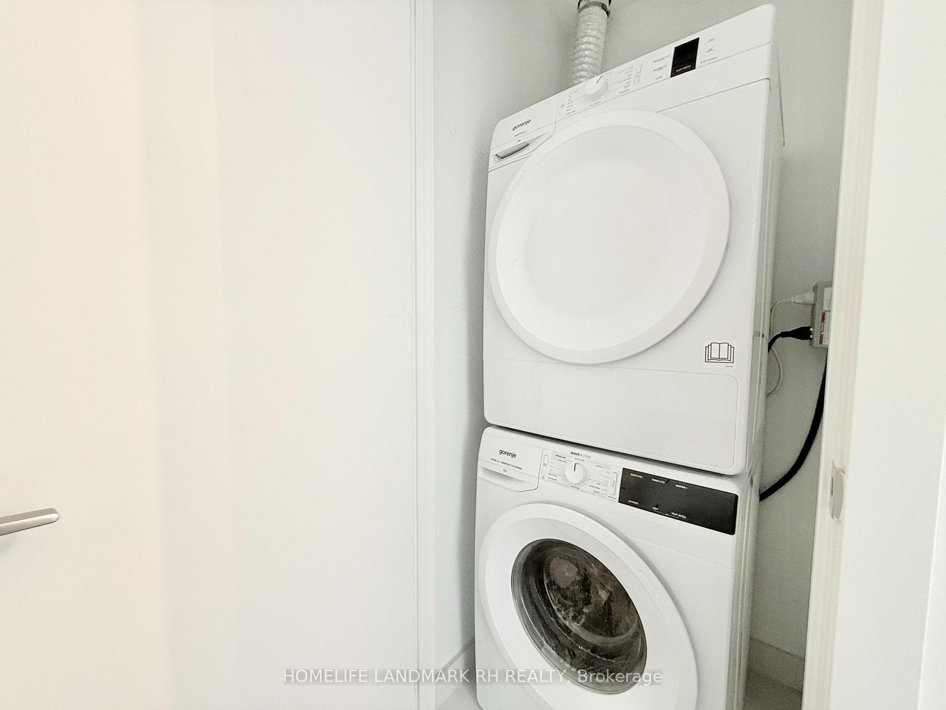 8888 YONGE Street Unit 715 photo 10