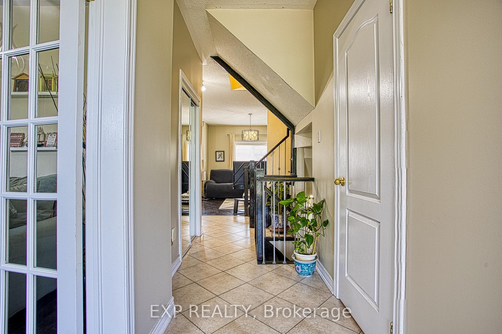 206 Springstead Avenue photo 6