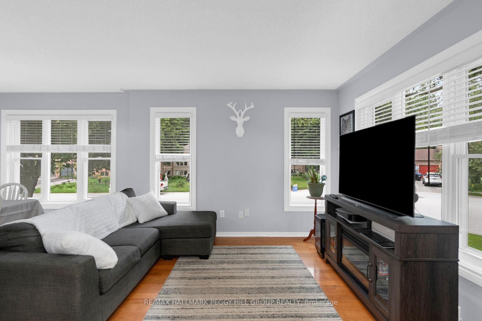 52 Harbour Crescent photo 2