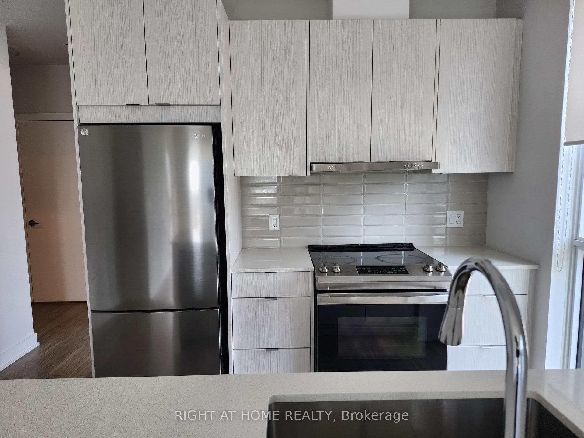 4130 Parkside Villge Drive Unit 906 photo 6