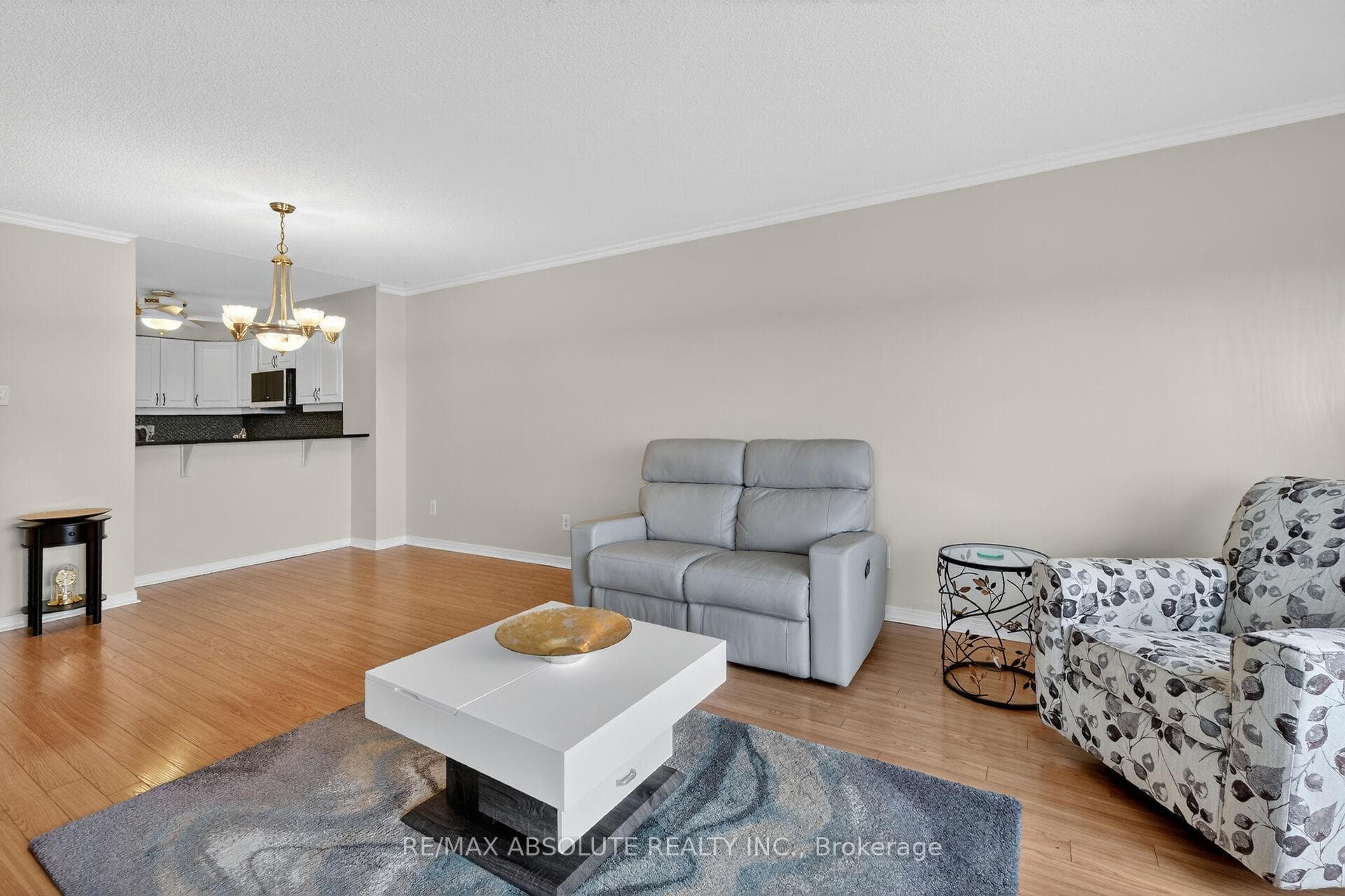 545 St Laurent Boulevard Unit 806 photo 8