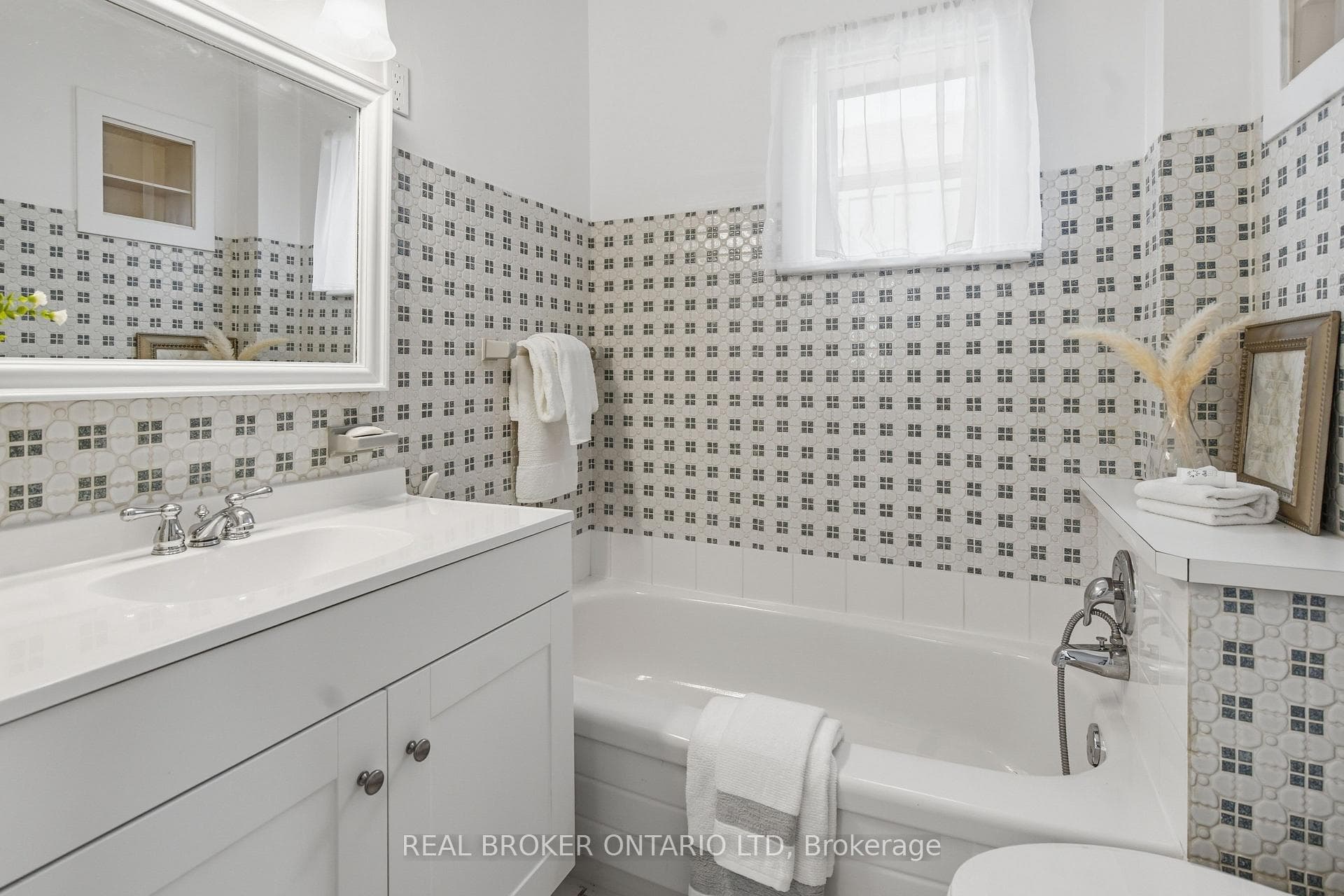 908 William Street photo 12