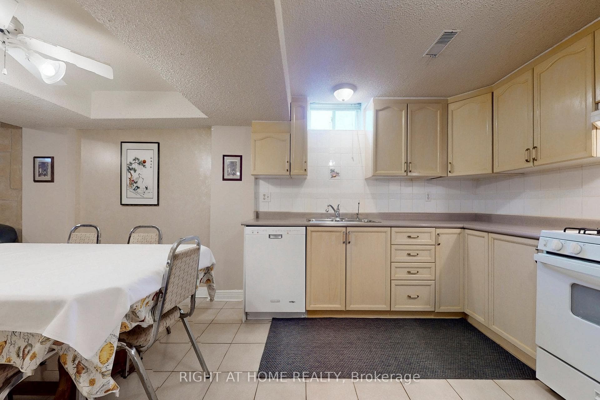 260 Avro Road photo 25