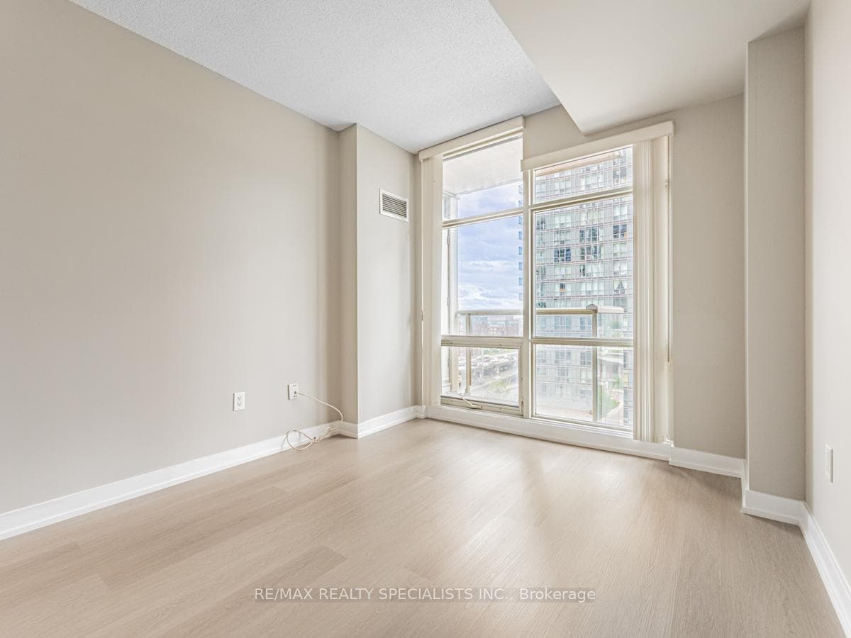 35 MARINER Terrace Unit 1202 photo 17