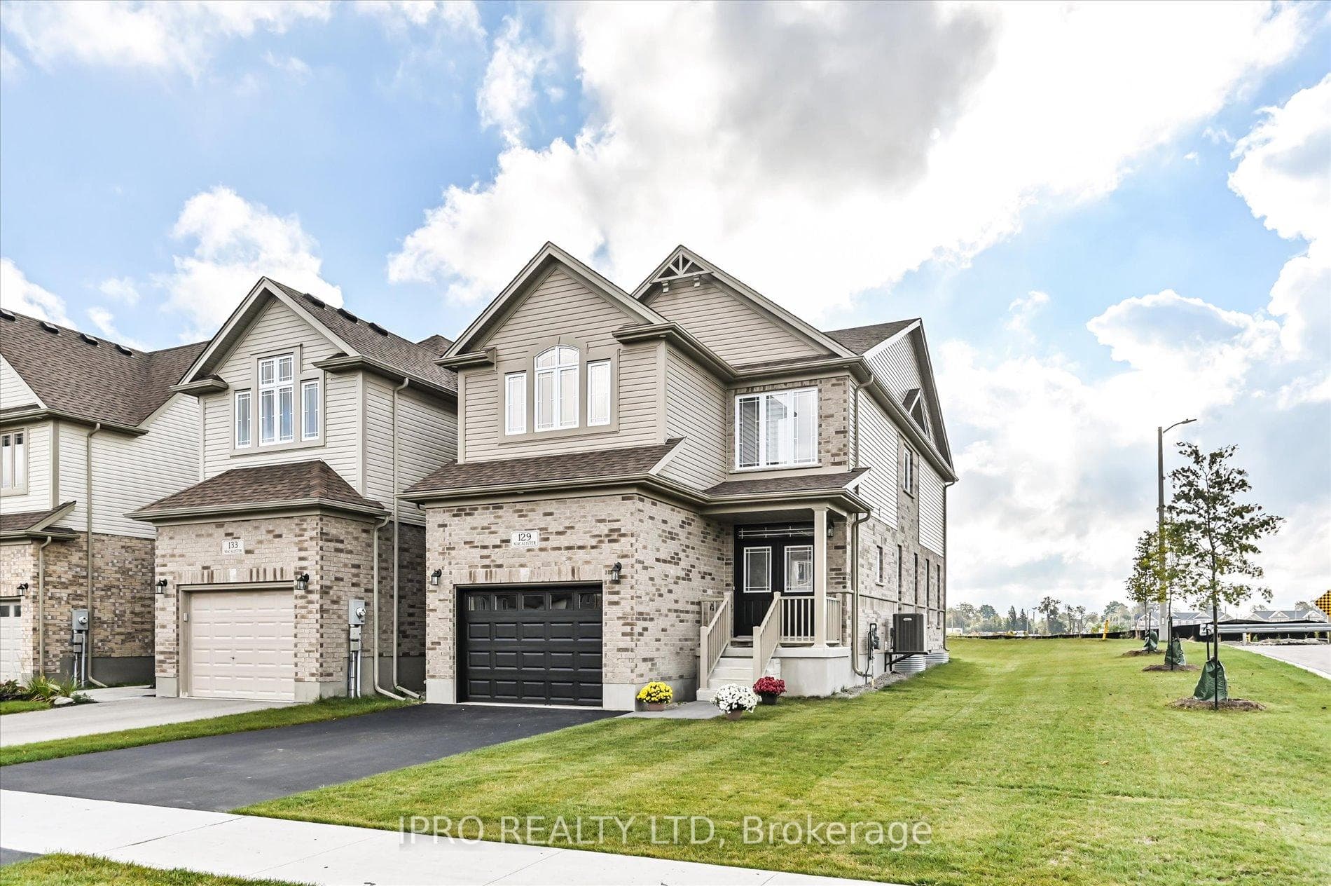 GREAT CURB APPEAL