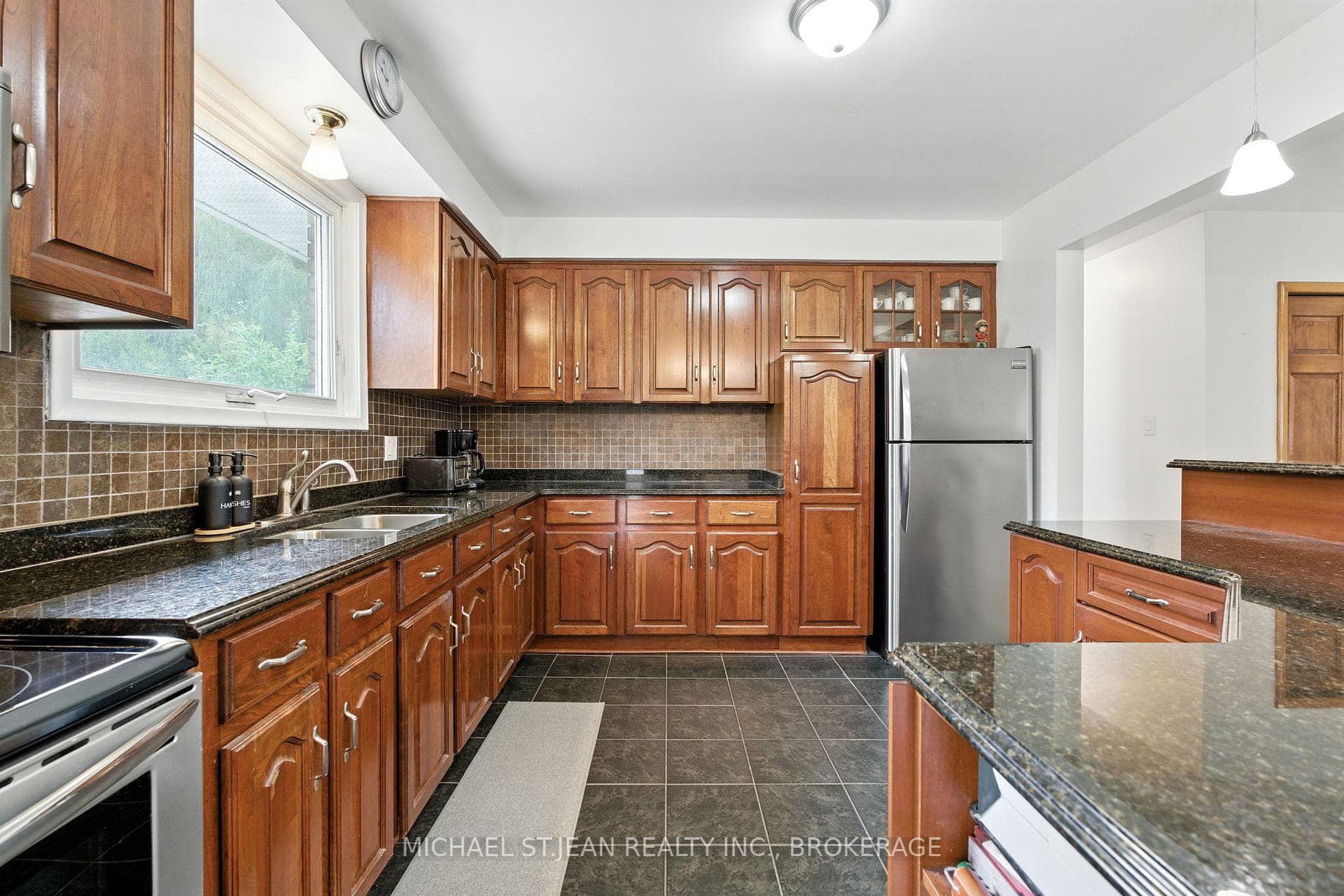 20 Woodside Drive photo 12