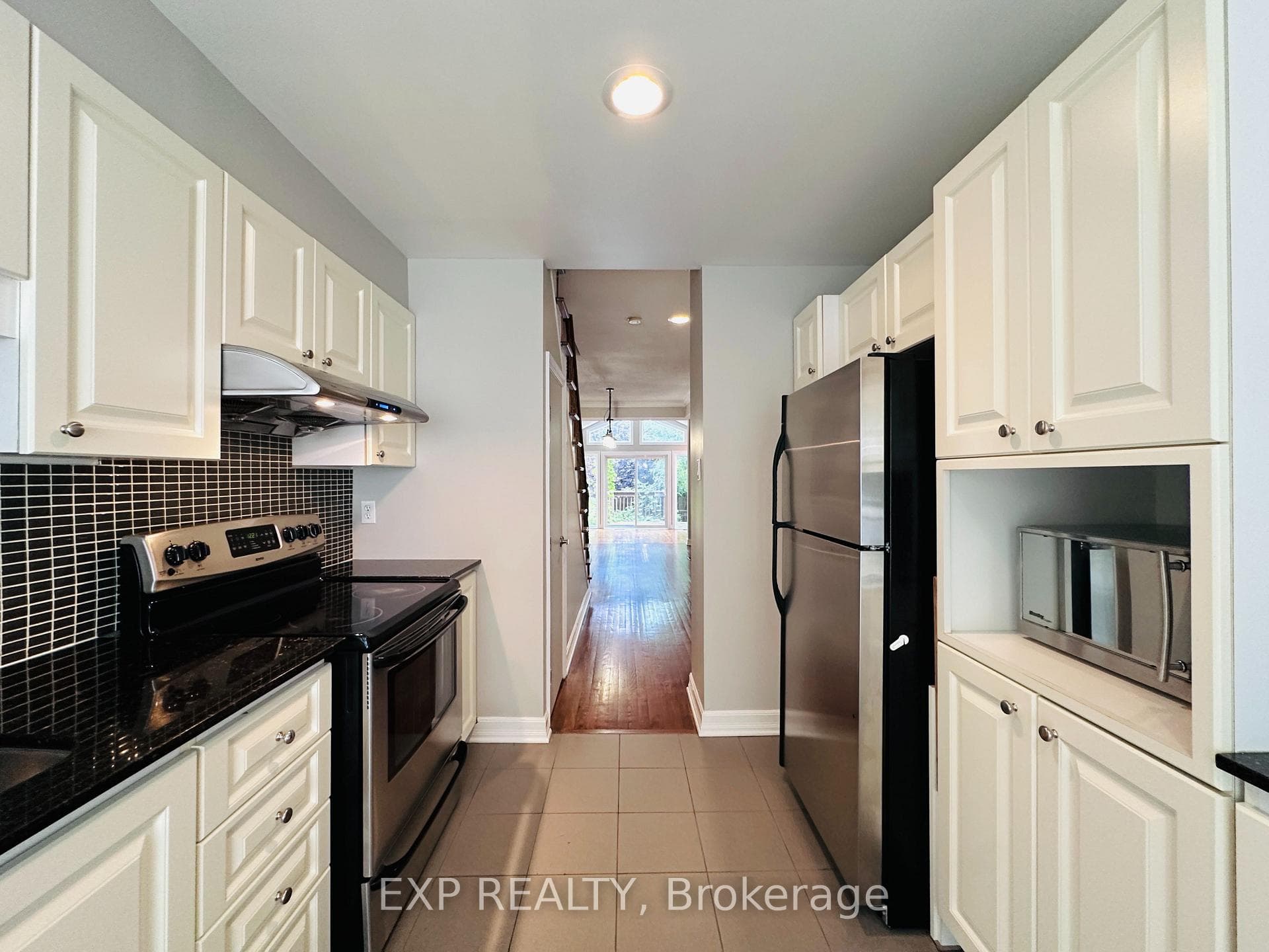 195 HENDERSON Avenue photo 12