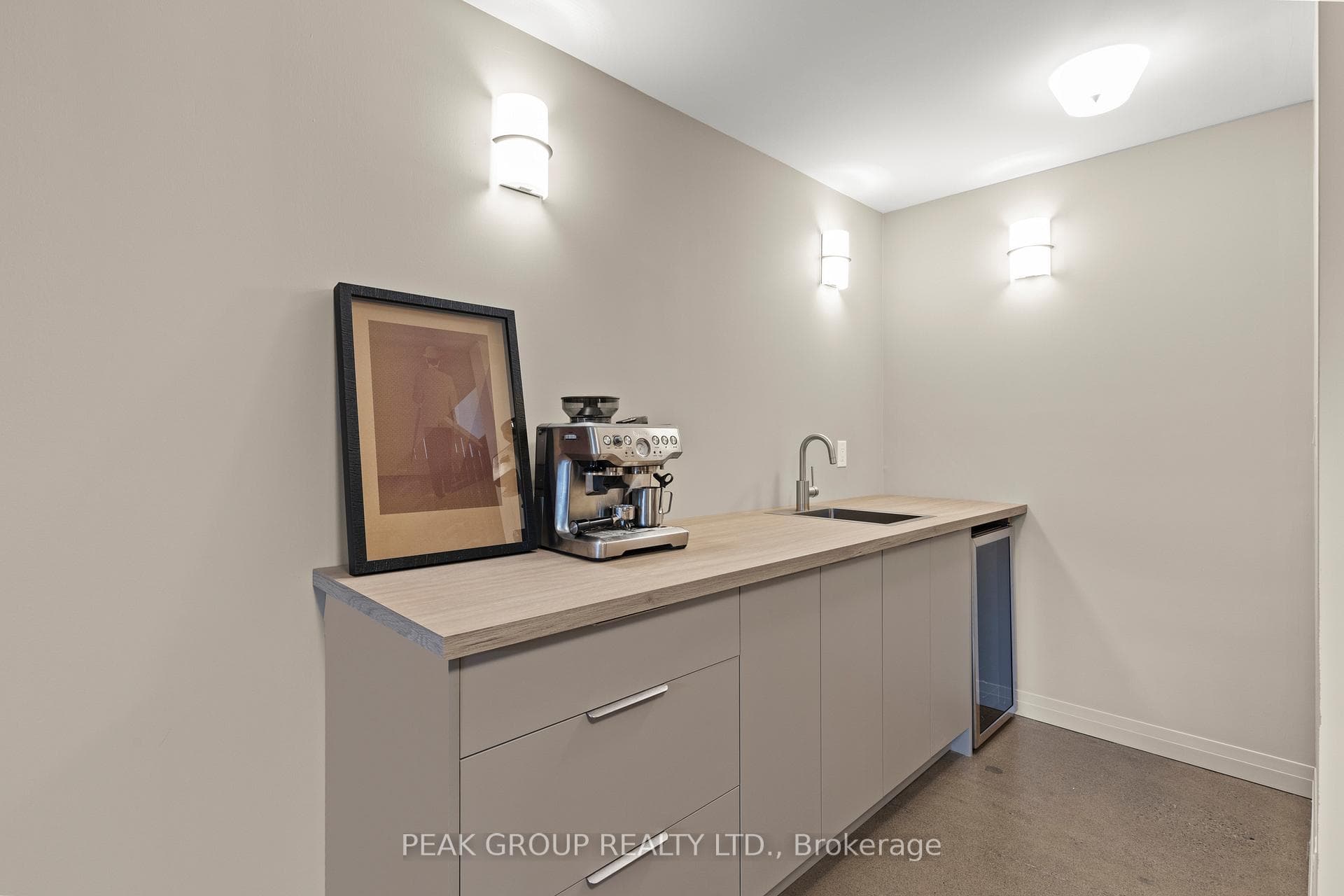 8974 Willoughby Drive Unit 8 photo 29