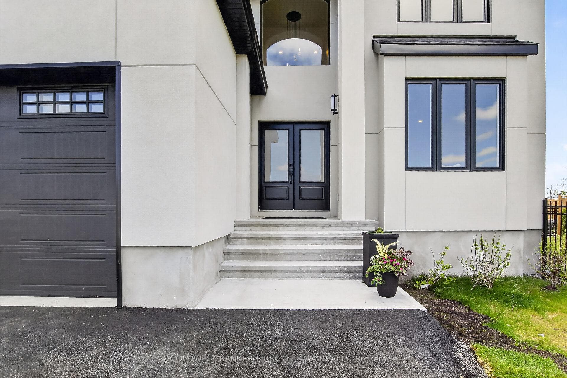 207 Owen Lucas Street photo 2