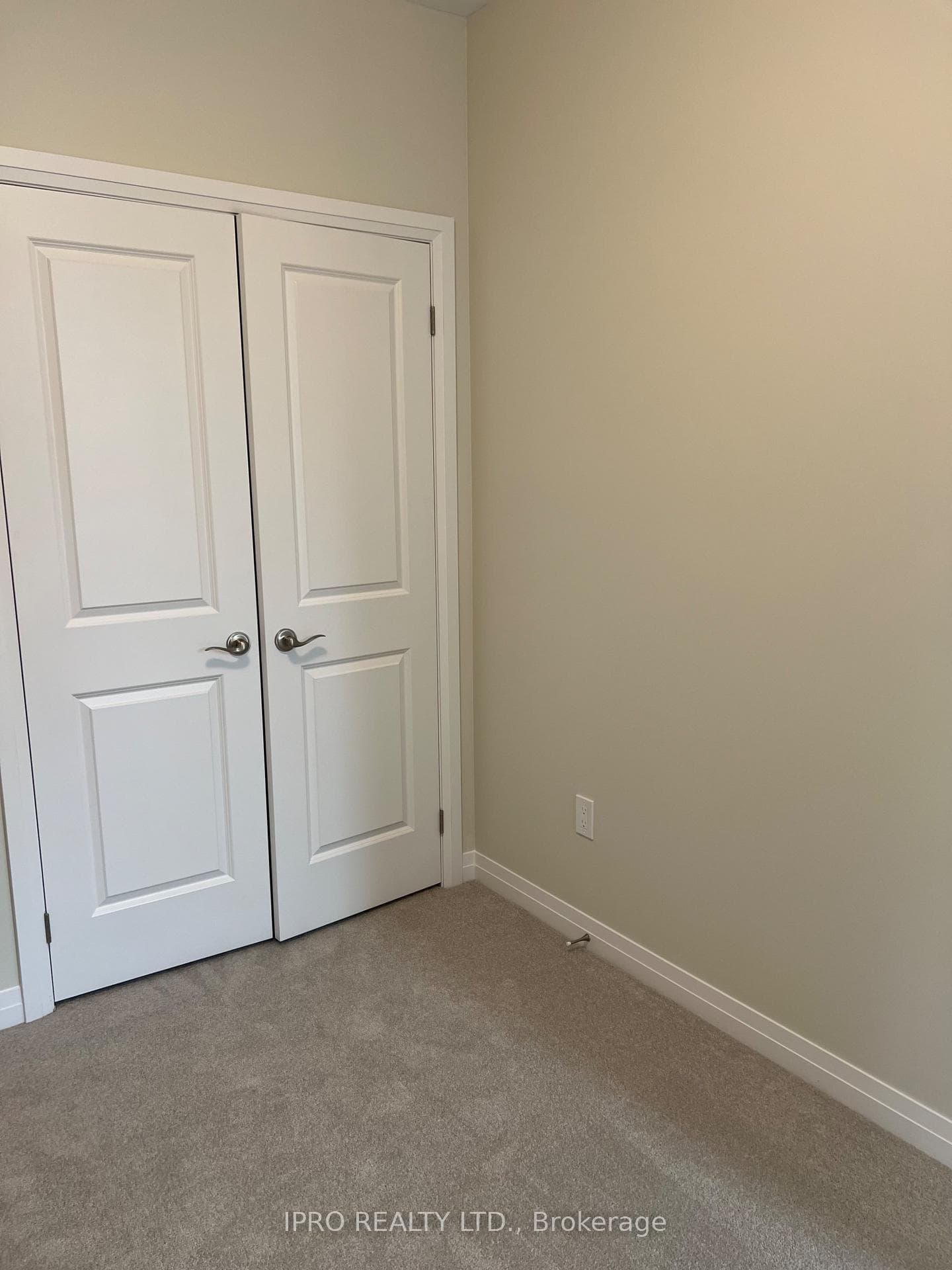 261 Woodbine Avenue Unit E015 photo 8