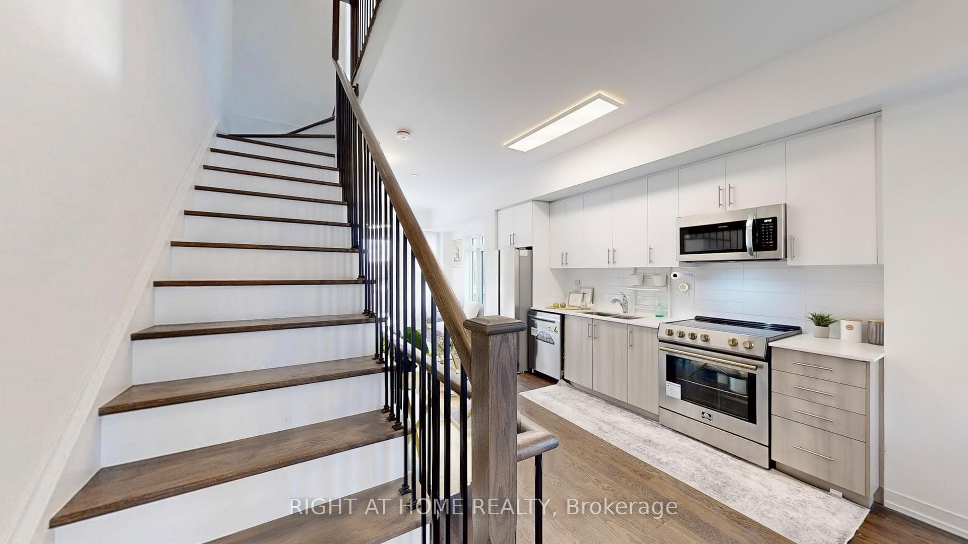 32 Spruce Pines Crescent photo 19