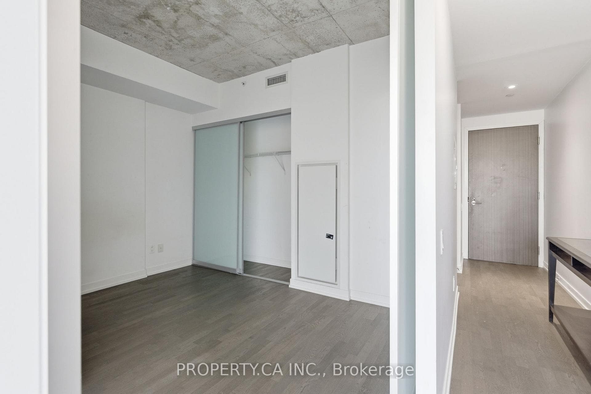 461 Adelaide Street Unit 832 photo 4