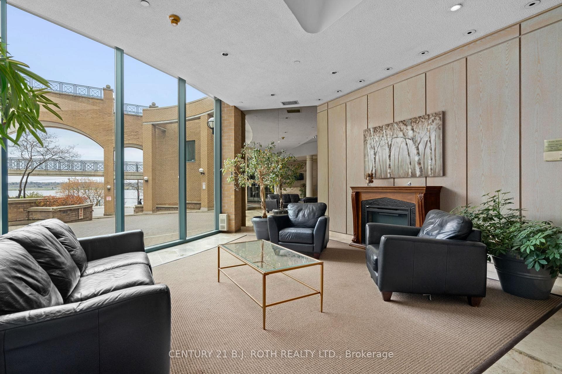 140 Dunlop Street Unit 907 photo 24