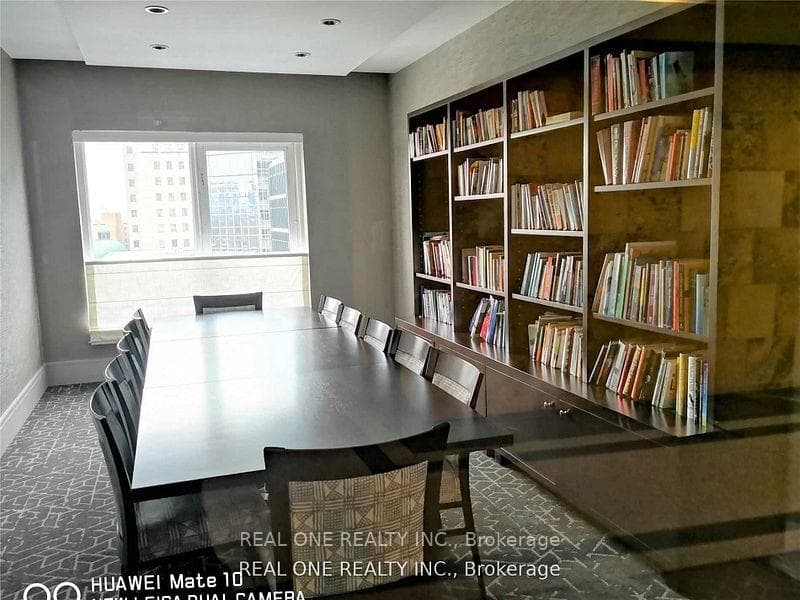 8 Park Road Unit 2009 photo 13