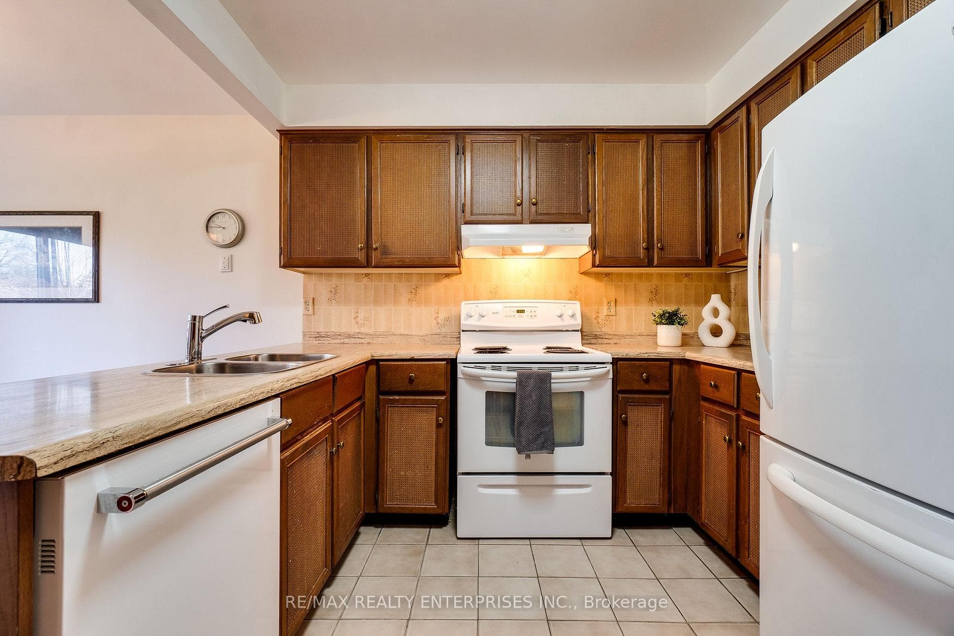 6 Kingfisher Court photo 19