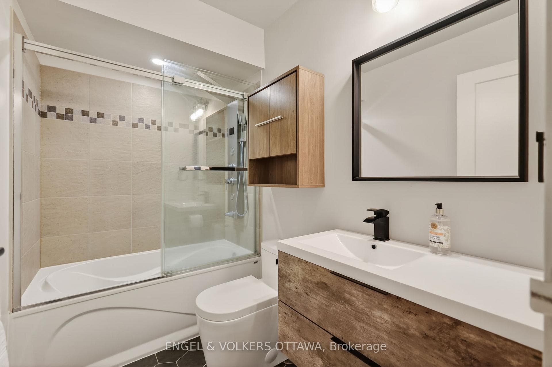 164 McClintock Way Unit 6 photo 30