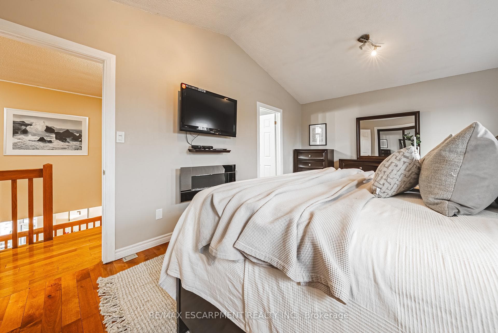 1 Charing Drive photo 26