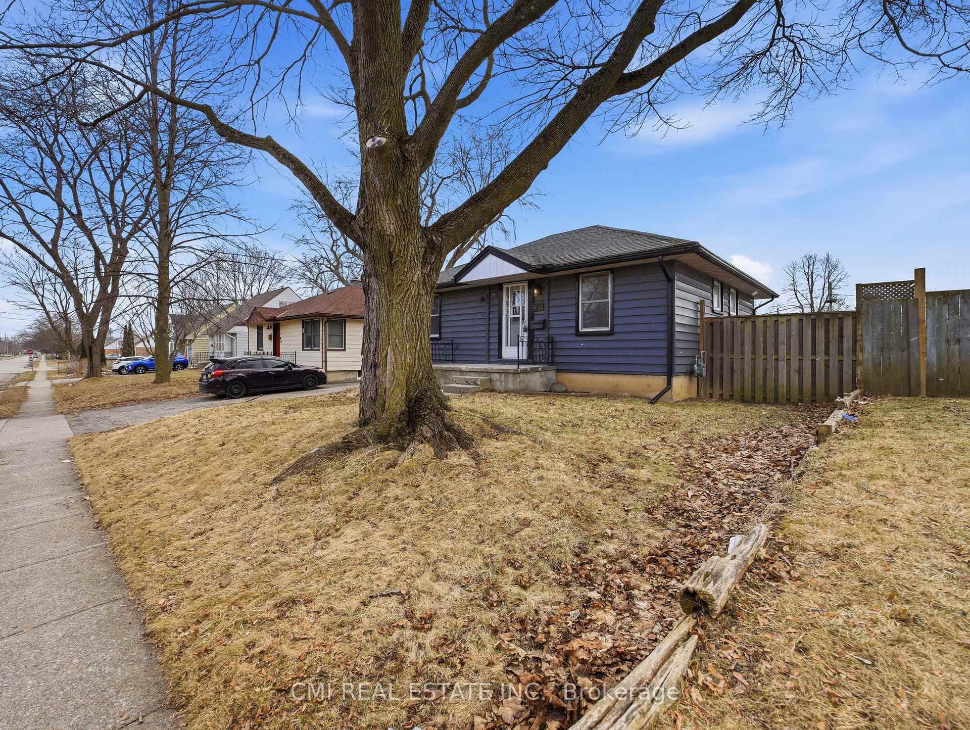 97 Stewart Avenue photo 3