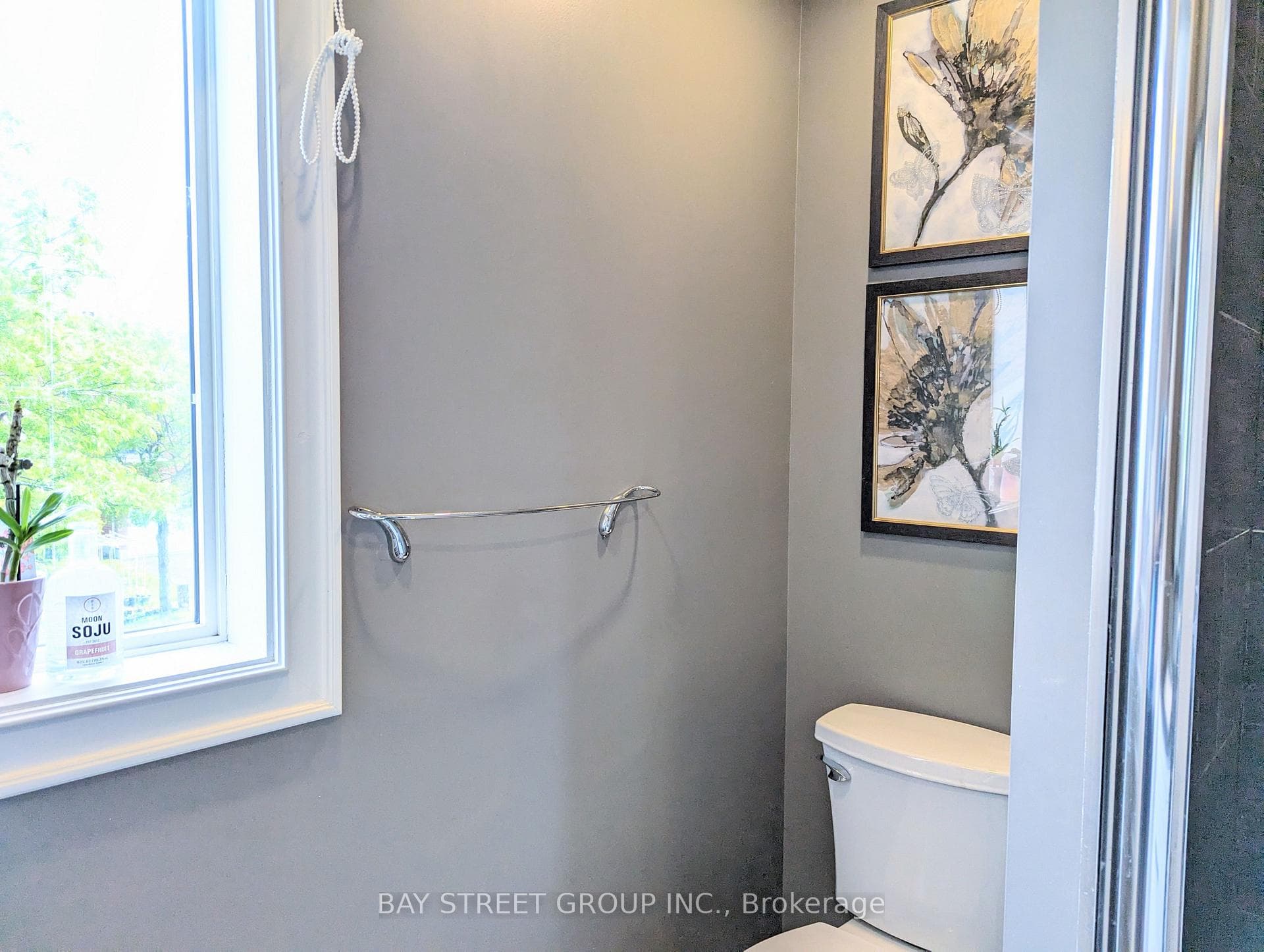 6 Queensway Drive photo 20