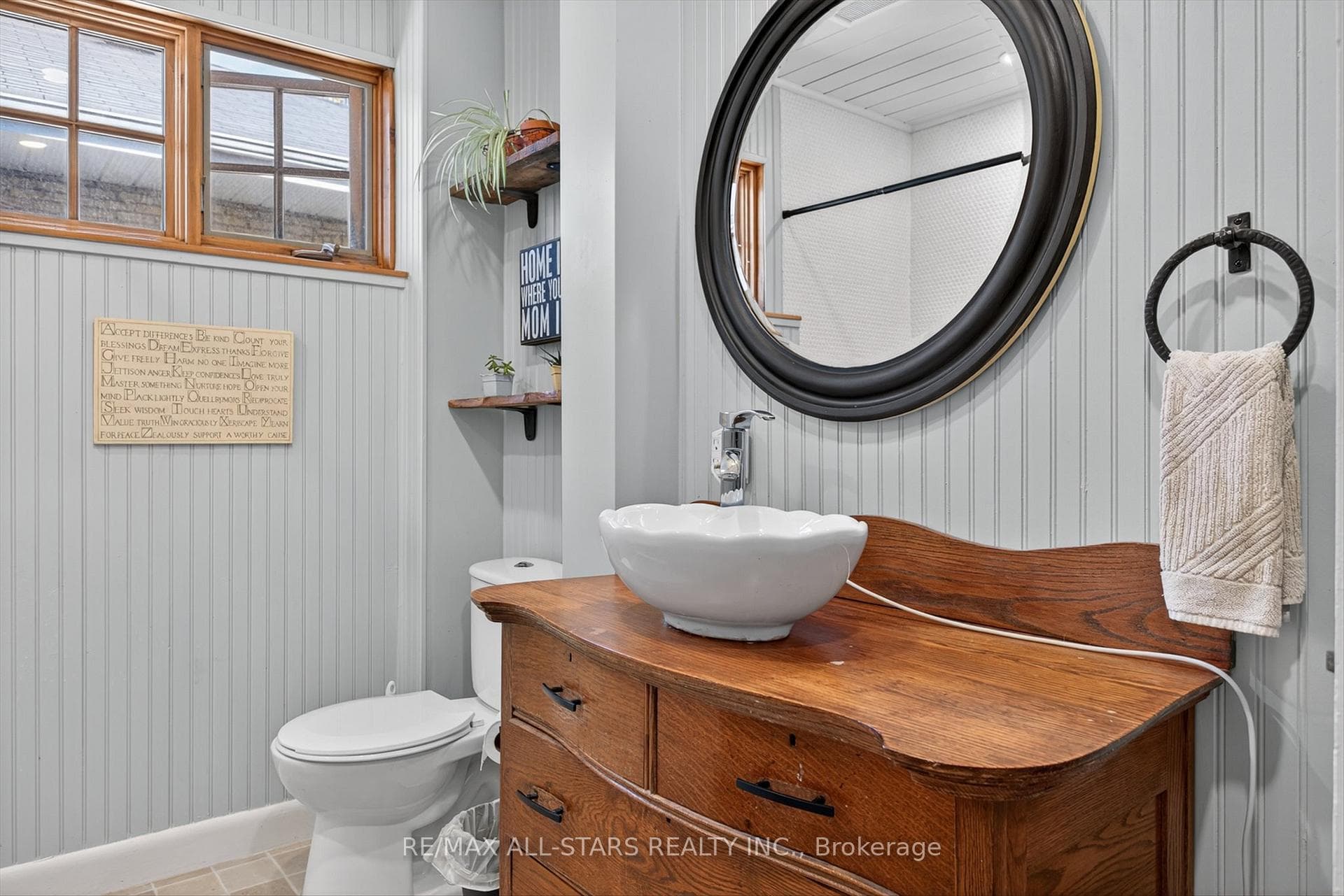 76 Wellington Street photo 23
