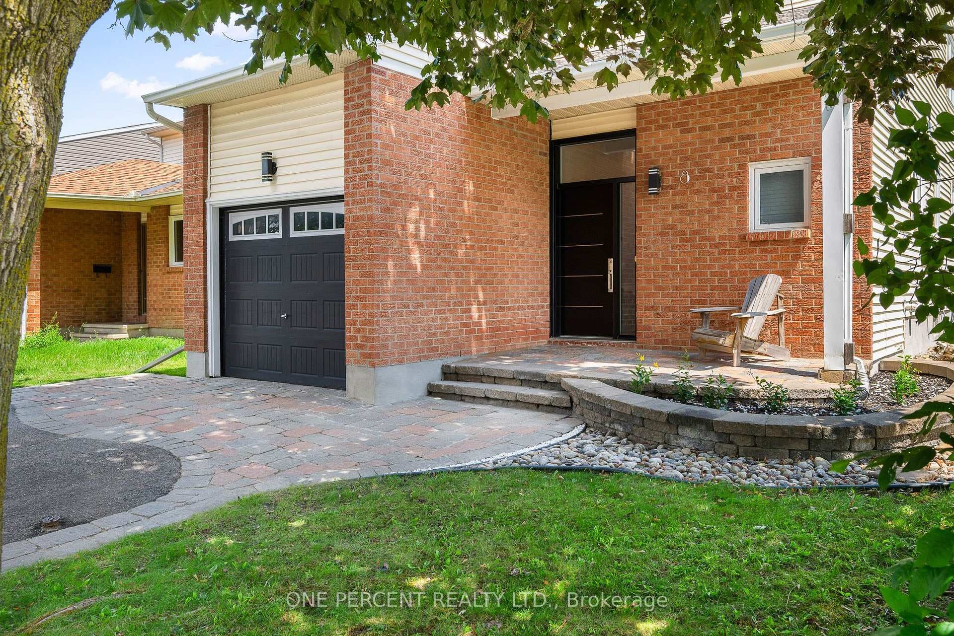 8 Rastila Crescent photo 3