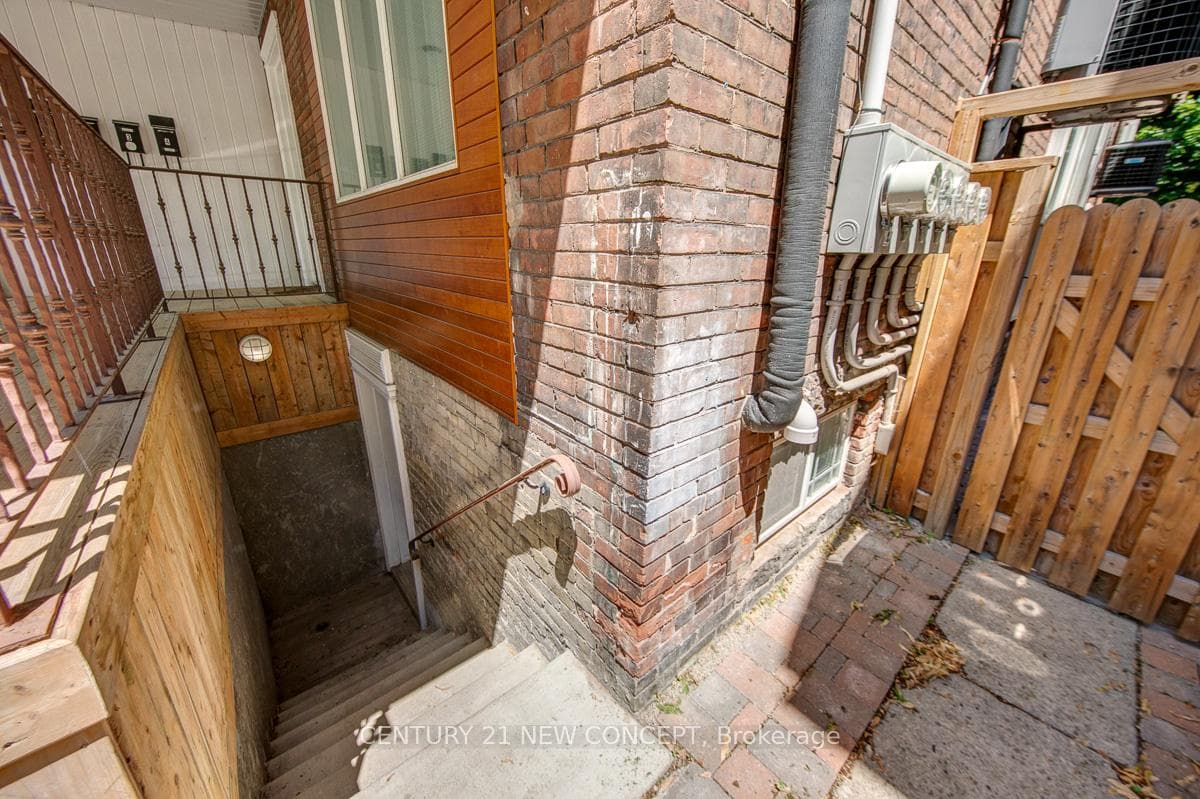 157 Walmer Road Unit #1-Basement photo 15