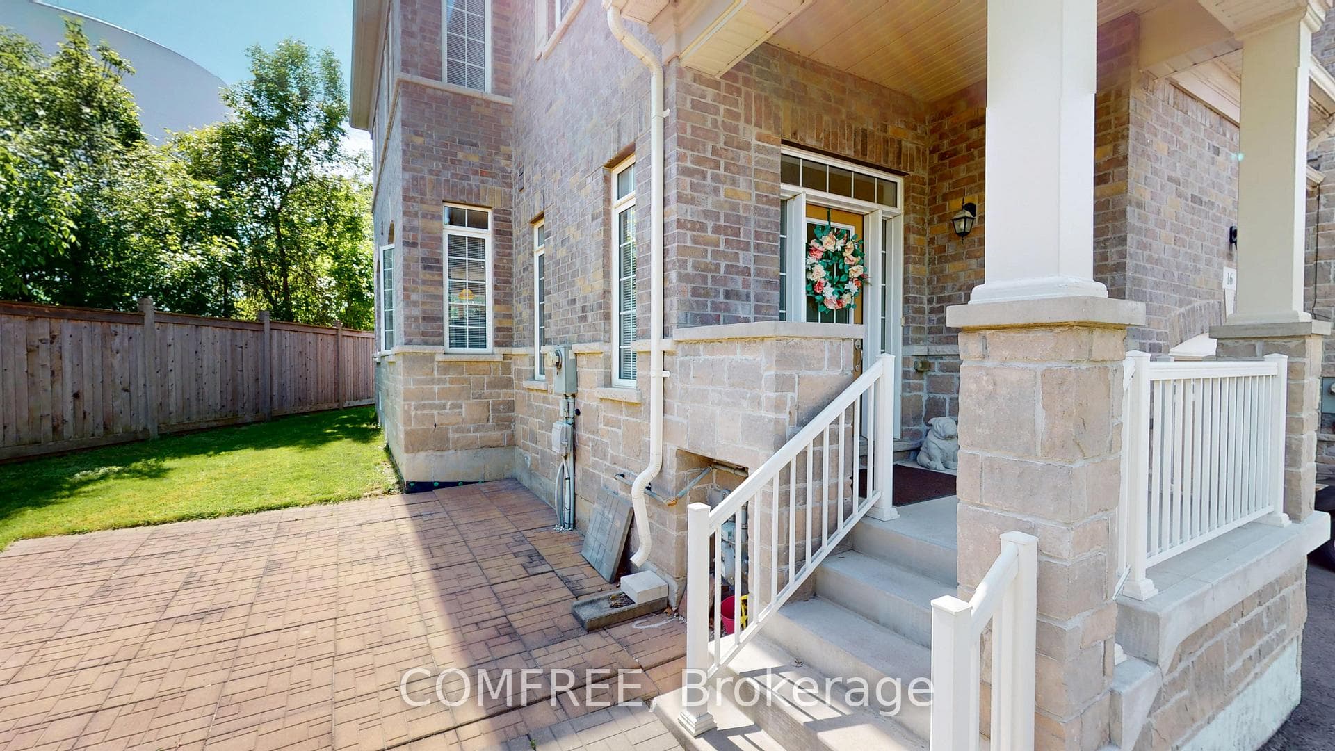 16 Ridgegate Crescent photo 2